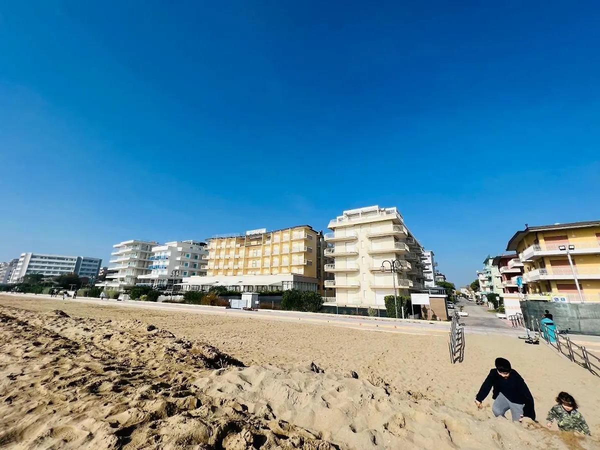 Modern Apartment Near The Beach In Jesolo Italy