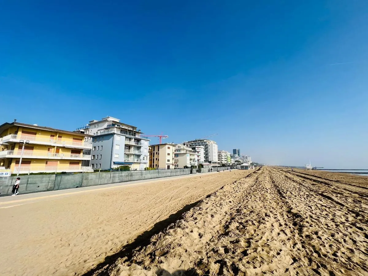 Modern Apartment Near The Beach In Jesolo Italy 0*, Lido di Jesolo